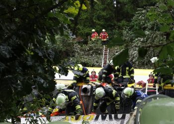 EKTAKTO – ΕΚΤΡΟΧΙΑΣΤΗΚΕ ΤΡΕΝΟ – ΥΠΑΡΧΟΥΝ ΝΕΚΡΟΙ ΚΑΙ ΤΡΑΥΜΑΤΙΕΣ