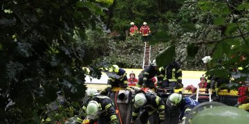 EKTAKTO – ΕΚΤΡΟΧΙΑΣΤΗΚΕ ΤΡΕΝΟ – ΥΠΑΡΧΟΥΝ ΝΕΚΡΟΙ ΚΑΙ ΤΡΑΥΜΑΤΙΕΣ
