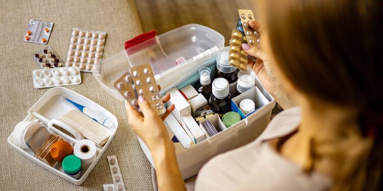 Alldaynews.gr Καύσωνας και φάρμακα: Συμβουλές για ασφαλή χρήση και αποθήκευση το καλοκαίρι