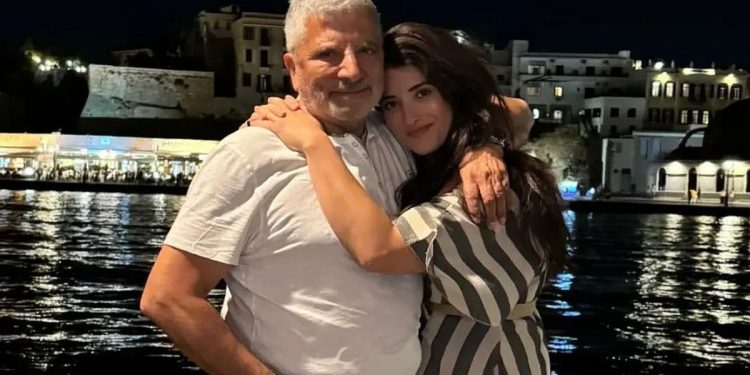 Γιώργος Πατούλης – Νάνσυ Κοιλού: Τρελά ερωτευμένο το ζευγάρι, διακοπές με το νεογέννητό τους στη Κρήτη