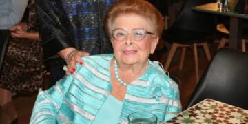 Alldaynews.gr Βέφα Αλεξιάδου: Σε παζάρι στον Ελαιώνα βρέθηκαν να πwλούνται προσωπικά αντικείμενά της