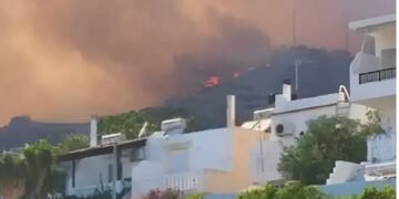 Alldaynews.gr ΕΚΤΑΚΤΟ: ΝΕΑ ΜΕΓΑΛΗ ΦΩΤΙΑ ΣΤΗ ΧΩΡΑ ΜΑΣ – ΑΠΕΙΛΟΥΝΤΑΙ ΞΕΝΟΔΟΧΕΙΑ – ΕΚΚΕΝΩΣΕΙΣ