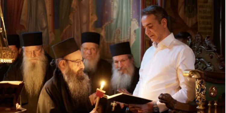 Alldaynews.gr Κυριάκος Μητσοτάκης στο Άγιο Όρος: Η διανυκτέρευση μαζί με τον γιο του Κωνσταντίνο στην Ιερά Μονή Σίμωνος Πέτρας