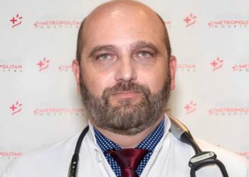 «Δεν παίρνω το φάρμακo για τη χοληστερόλη επειδή καταστρέφει το ήπαρ» – Ο καρδιολóγος απαντά