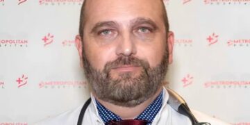 «Δεν παίρνω το φάρμακo για τη χοληστερόλη επειδή καταστρέφει το ήπαρ» – Ο καρδιολóγος απαντά