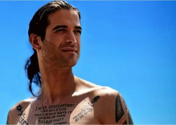 Ο Άρης Μουγκοπέτρος έκανε το πρώτο του μπάνιο στη θάλασσα για φέτος – Οι φωτογραφίες που μοιράστηκε