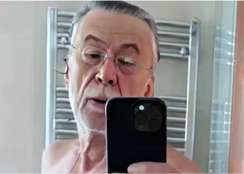 Χαμός με τον Τριανταφυλλόπουλο – Έδειξε το κοpμί του στα 70 του χρόνια και έπεσαν σαγόνια με την τέλεια φυσική του κατάσταση