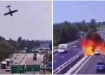 Τραγωδία: Η στιγμή που αεροπλάνο πέφτει σε πολυσύχναστο δρόμο στην Ιταλία, δύο νεκροί (video)