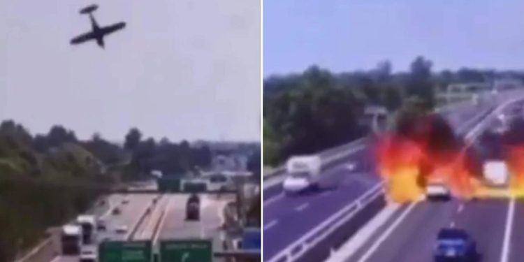 Alldaynews.gr Τραγωδία: Η στιγμή που αεροπλάνο πέφτει σε πολυσύχναστο δρόμο στην Ιταλία, δύο νεκροί (video)