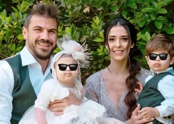 Άκης Πετρετζίκης: «Δεν υπάρχει πιο ωραίο πράγμα από το να έχεις οικογένεια – Δε μπορώ να φύγω από τα παιδιά μου»