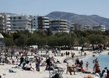 Μετανάστης δάγκωσε και έκοψε το αυτί Ισραηλινού τουρίστα στην παραλία του Αλίμου