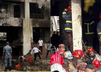 Έπεσε αεροσκάφος σε σχολείο – 27 νεκροί ΜΕΧΡΙ ΤΩΡΑ – Ανάμεσά τους 25 μαθητές