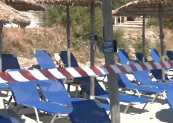 Σφραγίστηκε πασίγνωστο beach bar για καταπάτηση αιγιαλού – Χιλιάδες καταγγελίες στο MyCoast