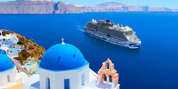 Τέλος κρουαζιέρας: Στα 20 ευρώ ανά επιβάτη για αποβίβαση στα λιμάνια Μυκόνου και Σαντορίνης