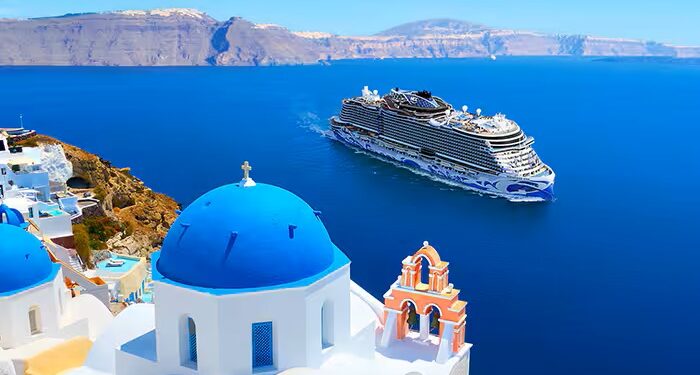 Τέλος κρουαζιέρας: Στα 20 ευρώ ανά επιβάτη για αποβίβαση στα λιμάνια Μυκόνου και Σαντορίνης