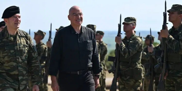 Καταργείται η θητεία σε Αεροπορία και Ναυτικό, όλοι στον Στρατό Ξηράς από το 2026