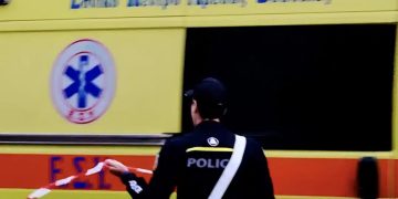 Φρίκη: 23χρονος βρέθηκε νεκρός μέσα σε «λουτρό» αίματος – Δούλευε σεζόν στο νησί (video)