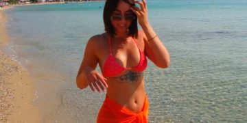 Alldaynews.gr Η Έλενα Κρεμλίδου έπεσε θύμα σεξουαλικής παρενόχλησης στην παραλία: «Εσύ που με χούφτωσες πριν λίγο»