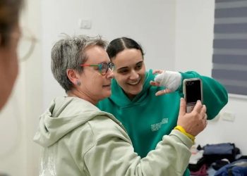 «Αν τους είχα μπροστά μου θα τους σκότωνα με χαρά», λέει όμηρος της Χαμάς – Η αιχμαλωσία της σε κλουβιά