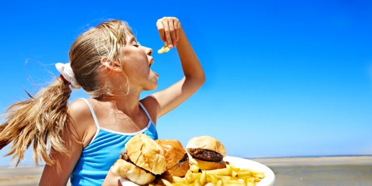 Alldaynews.gr Πόσες ώρες πρέπει να περάσουν για να μπούμε στη θάλασσα μετά το φαγητό;