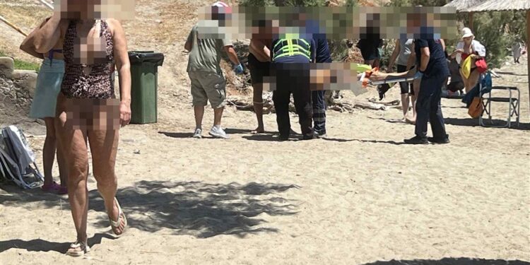 Alldaynews.gr Πάλευαν να τον σώσουν στην άμμο – Χωρίς τις αισθήσεις του μεταφέρθηκε στο Νοσοκομείο