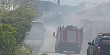 Μεγάλη φωτιά τώρα στον Μαραθώνα – Ήχησε το 112 για απομάκρυνση των κατοίκων της περιοχής – Απειλούνται σπίτια