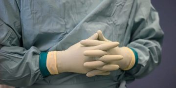 Επική γκάφα για μία influencer – Βούτηξε σε αφρό από βοθρολύματα