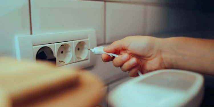 Alldaynews.gr Ποιες ηλεκτρικές συσκευές πρέπει να αποσυνδέουμε όταν φεύγουμε για διακοπές