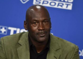 Alldaynews.gr Ο Μάικλ Τζόρνταν επισκέφτηκε το εστιατόριο του Παπαϊωάννου και άφησε απίθανο φιλοδώρημα