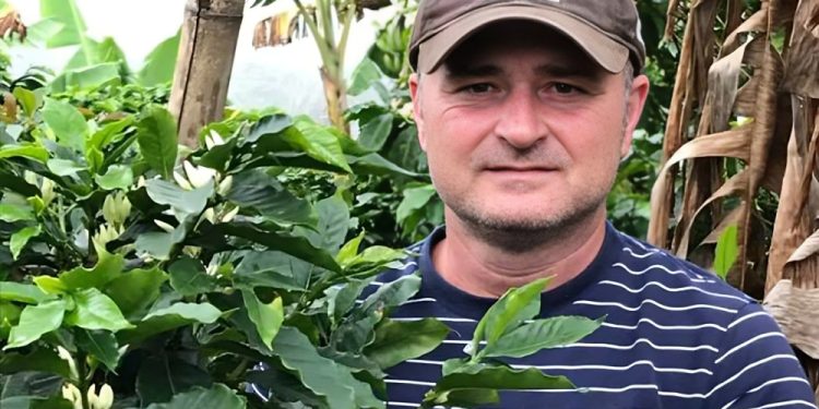 Alldaynews.gr Έλληνας παραγωγός ο «άρχοντας του καφέ» στην Κολομβία – Με καταγωγή από την Κρήτη, θεωρείται τοπικός ευεργέτης