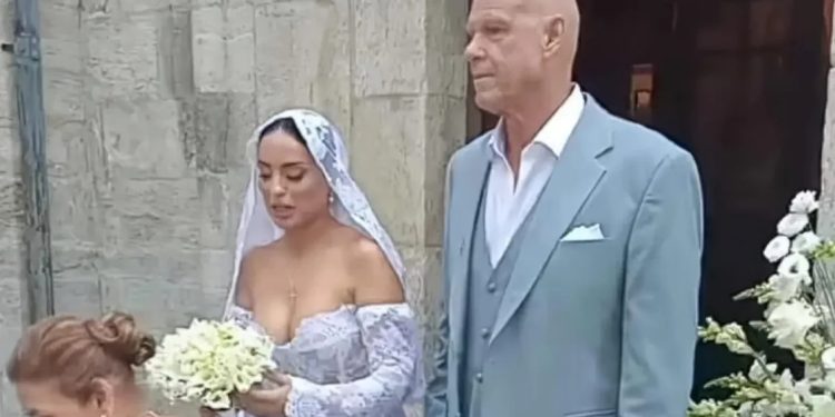 Alldaynews.gr Ο Τζώνη Καλημέρης και η Ελπίδα Ιακωβίδου παντρεύτηκαν – “Τον σταυρό του κάνει ο άνθρωπος”