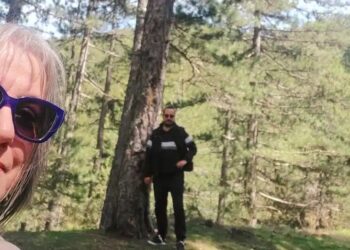 Βασίλης Καλογήρου: Η μητέρα του αποχαιρετά την εισαγγελία – «Δούλεψα έχοντας 2 παιδιά και φεύγω έχοντας το ένα στο μνήμα»