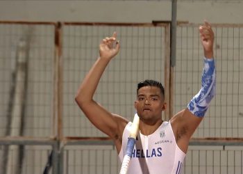 «Χρυσός» με διαφορά: Διέλυσε το ρεκόρ του και «άγγιξε» τα 6,11μ. ο Καραλής! (video)