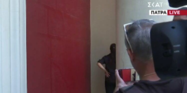 «Δεν καταλαβαίνω γιατί την προστατεύουν – Γιατί; – Είσαι δολοφόνος. Έπαιζες θέατρο», φώναζε η φίλη της Μουρτζούκου που της σκότωσε το παιδί