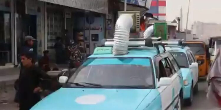 Το «προηγμένο» σύστημα κλιματισμού που επινόησαν οι ταξιτζήδες στο Αφγανιστάν για τα αυτοκίνητά τους – Οικονομικό και δροσίζει