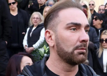 Νίκος Κοκλώνης: Ηχηρές απουσίες από την κηδεία του πατέρα του – Τον ξέχασαν σε μια από τις δυσκολότερες περιόδους της ζωής του