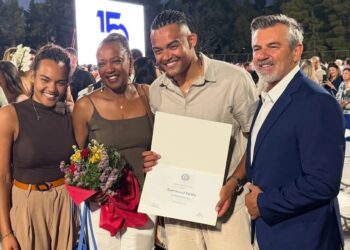 Ο Μανόλο είναι πλέον πτυχιούχος! «Μάνα… το πήρα»!