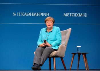 Alldaynews.gr Μέρκελ: «Εντυπωσιάστηκα πως άντεξαν οι Έλληνες με τα 60 ευρώ, αναρωτήθηκα αν θα άντεχαν οι Γερμανοί»