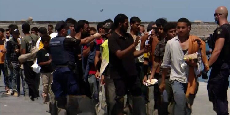 Θάνος Πλεύρης: «Φυλακές ή έξοδος από τη χώρα, ο μόνος δρόμος για τους λαθρομετανάστες»