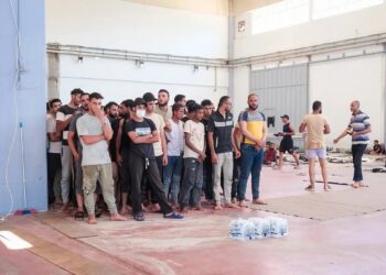 Alldaynews.gr Παρέλαβαν το φαγητό τους οι μετανάστες σε χώρο φιλοξενίας στα Χανιά – Είχαν εμποδίσει και τη σίτιση γυναικών και παιδιών