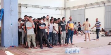 Παρέλαβαν το φαγητό τους οι μετανάστες σε χώρο φιλοξενίας στα Χανιά – Είχαν εμποδίσει και τη σίτιση γυναικών και παιδιών