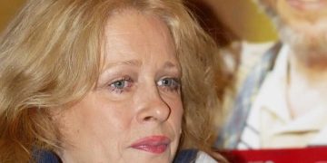 Alldaynews.gr Νόρα Βαλσάμη: «Δεν έχω λεφτά, παίρνω 500 ευρώ, δεν φτάνουν ούτε να πάρω νερά και καφέδες»