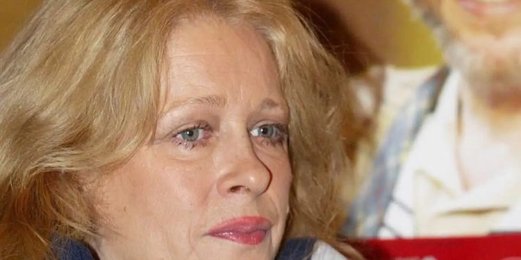 Alldaynews.gr Νόρα Βαλσάμη: «Δεν έχω λεφτά, παίρνω 500 ευρώ, δεν φτάνουν ούτε να πάρω νερά και καφέδες»