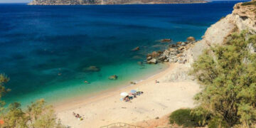 Alldaynews.gr Τούρκος συνελήφθη για τον βιασμό γυναίκας σε παραλία του Λαυρίου – Εντοπίστηκε αποτύπωμά του στο κινητό του θύματος