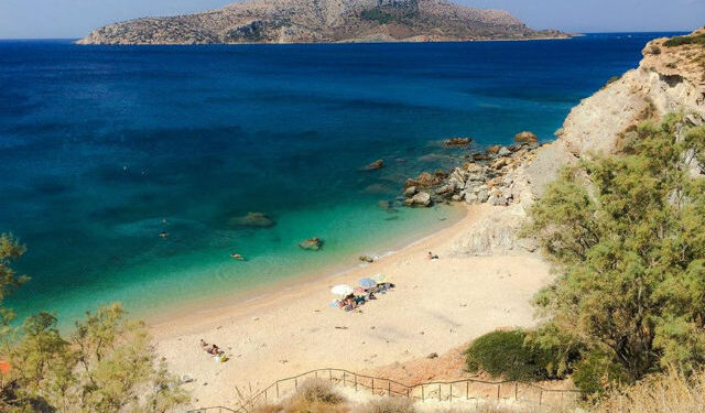 Alldaynews.gr Τούρκος συνελήφθη για τον βιασμό γυναίκας σε παραλία του Λαυρίου – Εντοπίστηκε αποτύπωμά του στο κινητό του θύματος