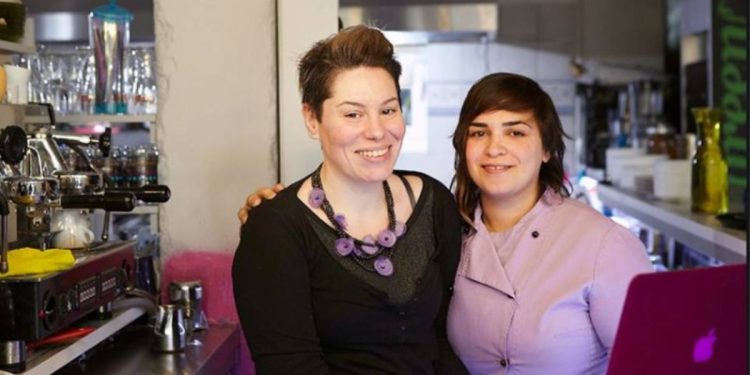 Alldaynews.gr «Με έκανες αυτό που είμαι σήμερα με άφησες και με έκανες πιο δυνατή για να αντέξω την απώλειά σου αλλά όμως είναι αβάσταχτη»