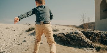 Επαναστατική θεραπεία: Οκτάχρονος περπατάει ξανά μετά από εξατομικευμένο πειραματικό φάρμακο