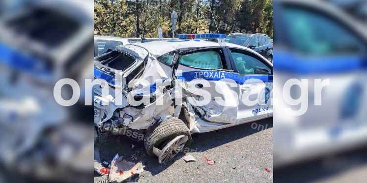 Σφοδρό τροχαίο: Αγροτικό έπεσε πάνω σε περιπολικό και αυτό πάνω σε πυροσβεστικό (video)