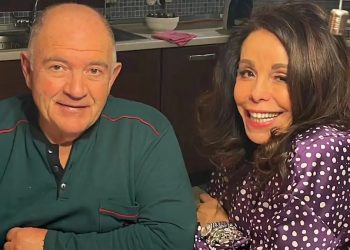 Βούλα Πατουλίδου: Σπαράζει για τον θάνατο του συζύγου της, Δημήτρη Ζαρζαβατσίδη – «Ένα γέλιο ήταν η ζωή μου μαζί του»