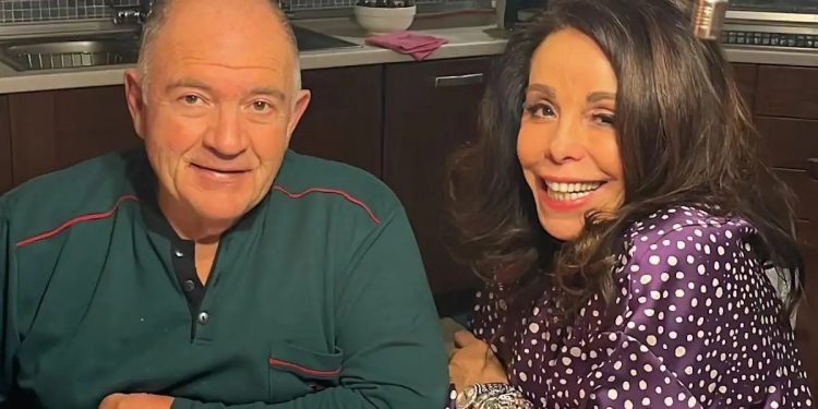 Alldaynews.gr Βούλα Πατουλίδου: Σπαράζει για τον θάνατο του συζύγου της, Δημήτρη Ζαρζαβατσίδη – «Ένα γέλιο ήταν η ζωή μου μαζί του»